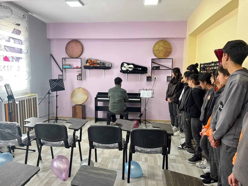 Gürpınar'da Bozyiğit Ortaokuluna Müzik Sınıfı Kazandırıldı - Görsel 3