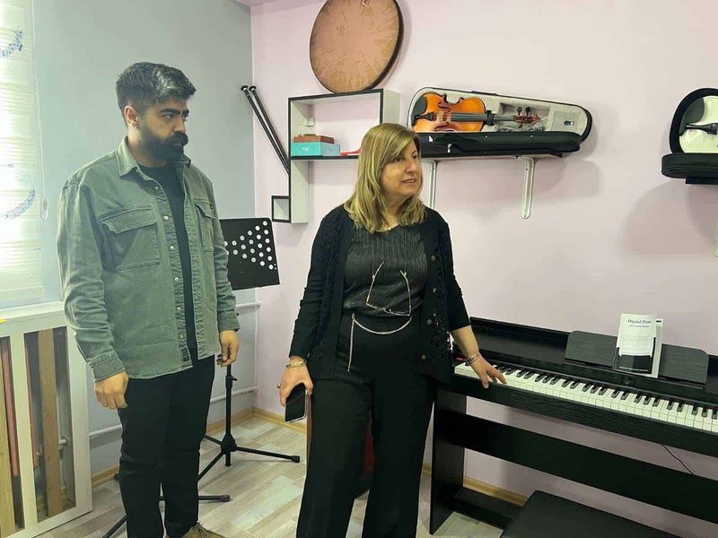 Gürpınar'da Bozyiğit Ortaokuluna Müzik Sınıfı Kazandırıldı - Görsel 4