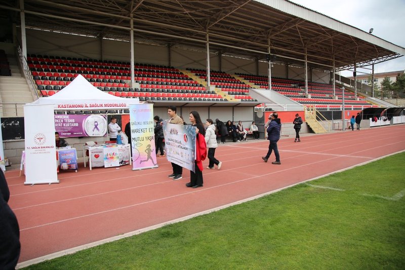 Kastamonu'da Dünya Sağlık Günü'nde Sağlıklı Yaşam Yürüyüşü - Görsel 3