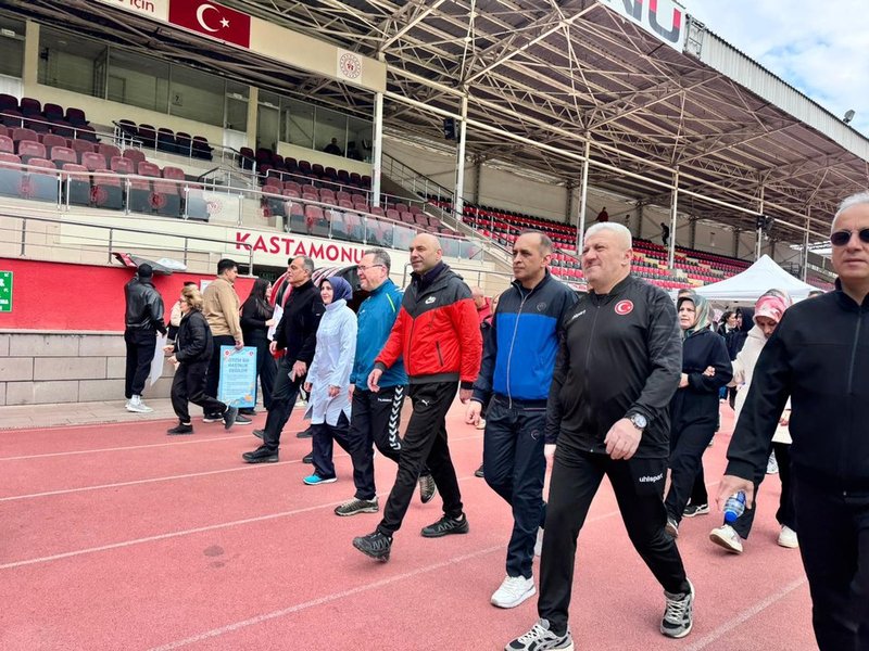 Kastamonu'da Dünya Sağlık Günü'nde Sağlıklı Yaşam Yürüyüşü - Görsel 4