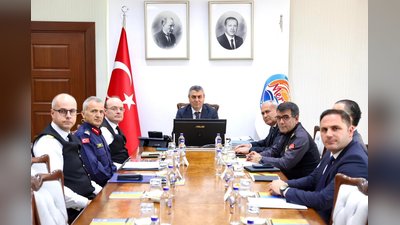 Mersin Valiliği'nden Güvenlik ve Asayiş Değerlendirmesi: 870 Kişi Yakalandı, Trafik Denetimleri Yoğunlaştı