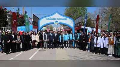 Sakarya'da Sağlık Sokağı Açıldı: 20 Farklı Birim Hizmet Verecek
