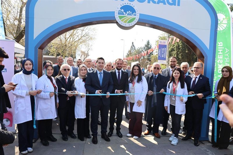 Sakarya'da Sağlık Sokağı Açıldı: 20 Farklı Birim Hizmet Verecek - Görsel 3
