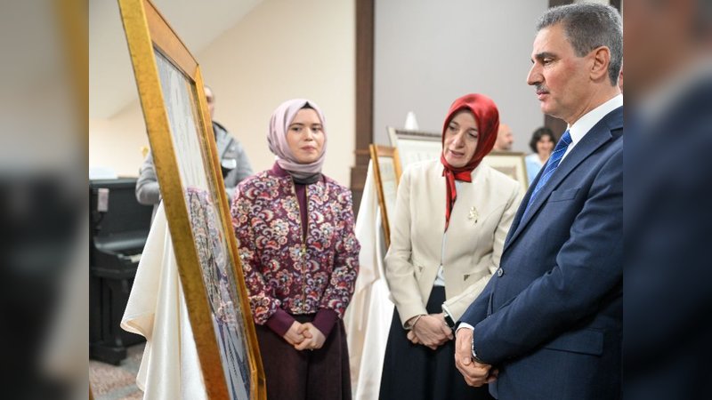 Vali Aydın Baruş, "Sanatın Diliyle Değerlerimiz" Sergisi'ni Açtı