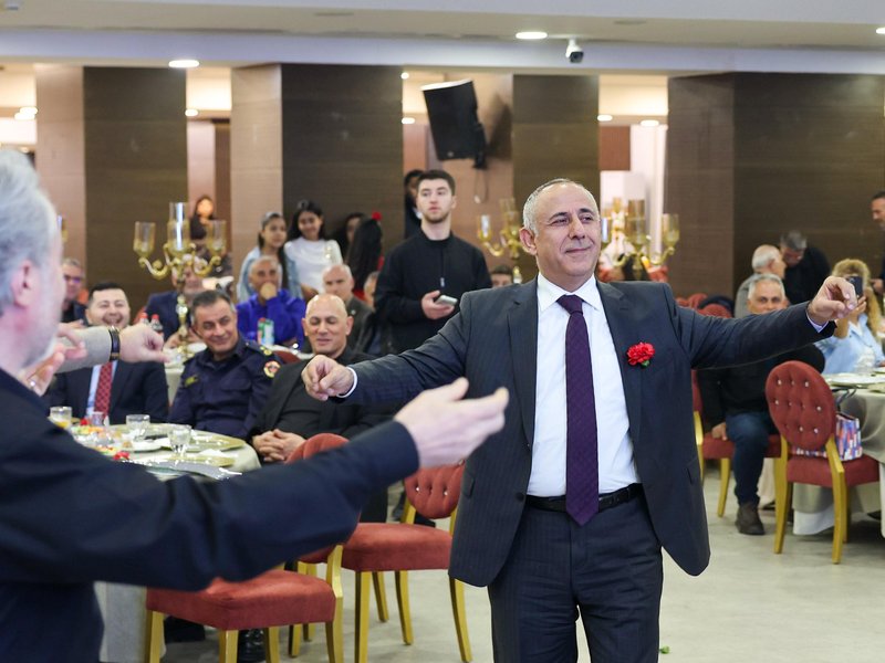 Arnavutköy Kaymakamlığı'ndan Roman Vatandaşlara Yönelik Yemek Programı - Görsel 4