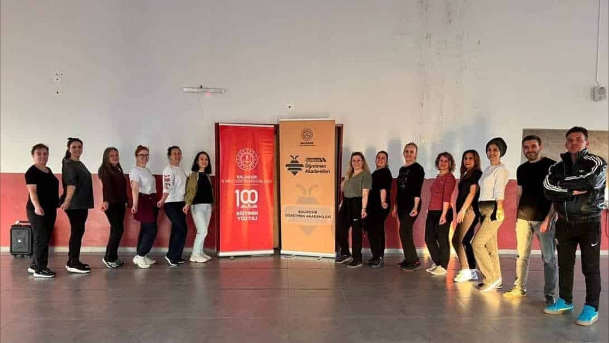 Balıkesir'de Halk Oyunları Akademisi İlk Dersini Gerçekleştirdi