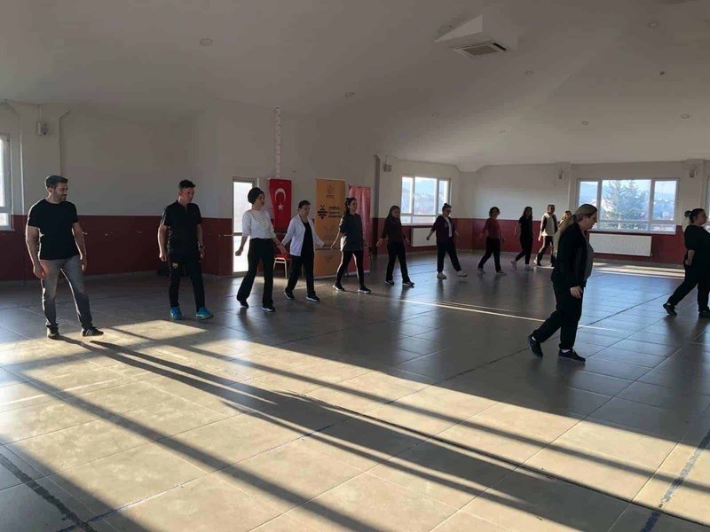 Balıkesir'de Halk Oyunları Akademisi İlk Dersini Gerçekleştirdi - Görsel 5