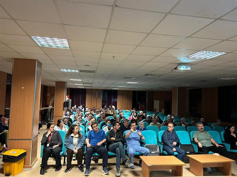 Burdur İl Sağlık Müdürlüğü'nden Sağlık Çalışanlarına Mesleki Sorumluluk Eğitimi - Görsel 2