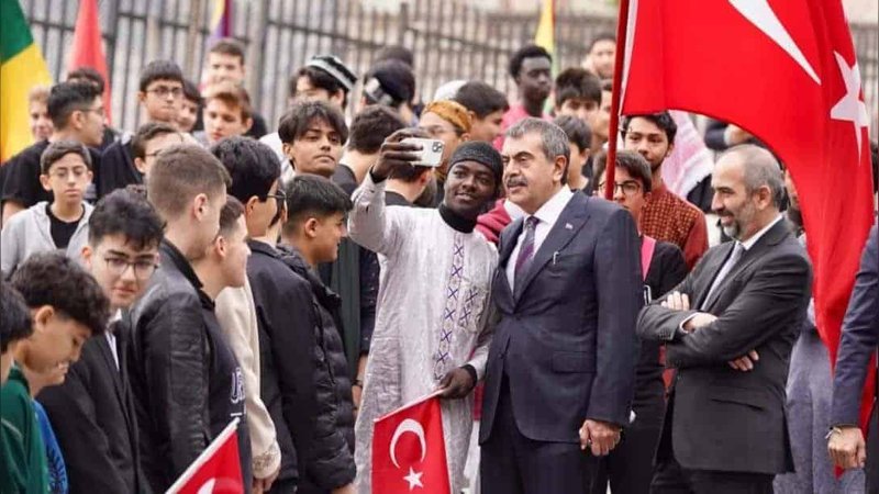 Bursa'da Uluslararası Anadolu İmam Hatip Liselerinde 2000'i Aşkın Yabancı Öğrenci Eğitim Görüyor