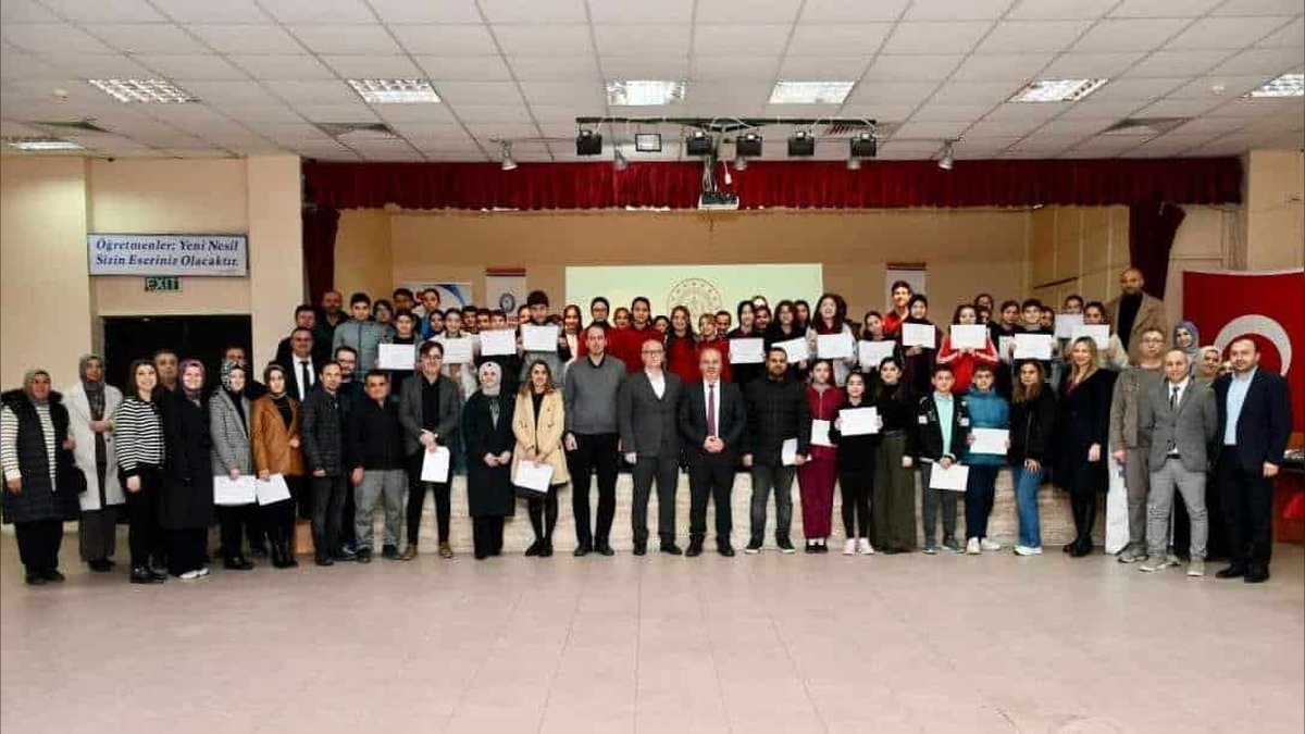 Demirci'de Şehrim Benim Evim Bilgi Yarışması Tamamlandı: Makine Kimya Ortaokulu Bölge Finallerinde