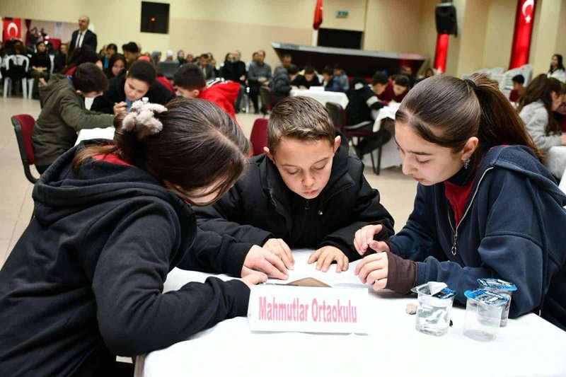 Demirci'de Şehrim Benim Evim Bilgi Yarışması Tamamlandı: Makine Kimya Ortaokulu Bölge Finallerinde - Görsel 3