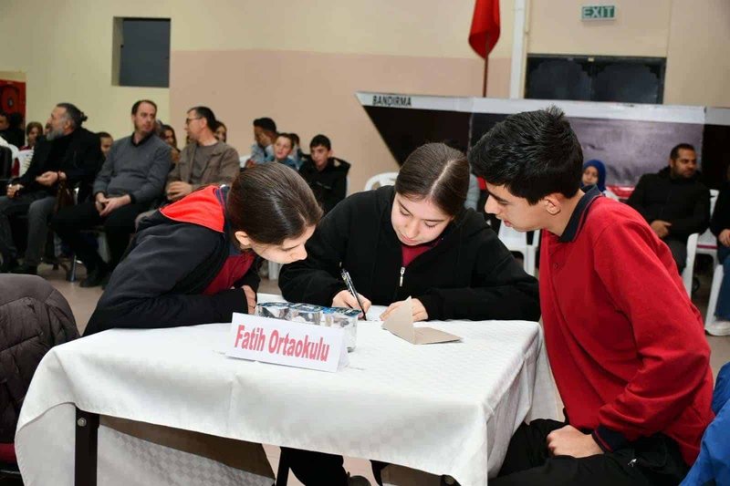 Demirci'de Şehrim Benim Evim Bilgi Yarışması Tamamlandı: Makine Kimya Ortaokulu Bölge Finallerinde - Görsel 4