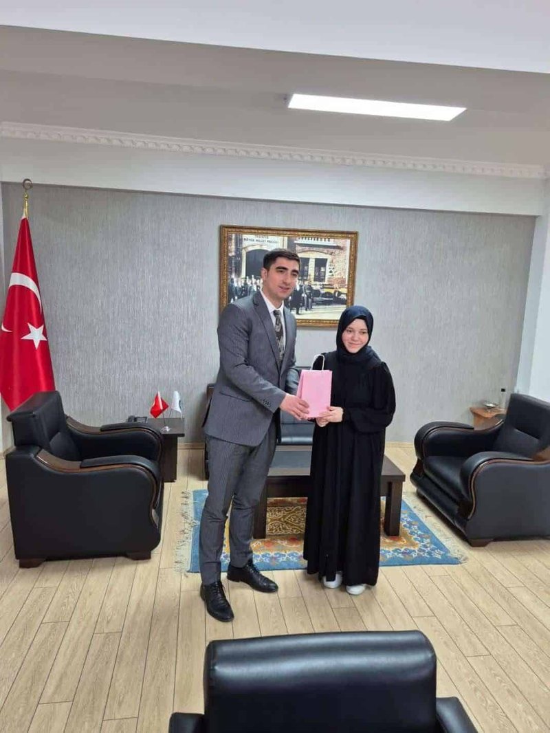 Dinar İlçe Milli Eğitim'den Hafızlık Bölge Üçüncüsü Öğrenciye Ziyaret - Görsel 2