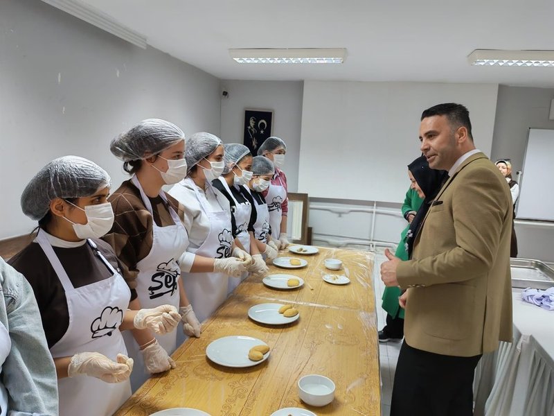 Gaziantep'te İçli Köfte Atölyesi: Gastronomi Mirası Gelecek Nesillere Aktarılıyor - Görsel 2