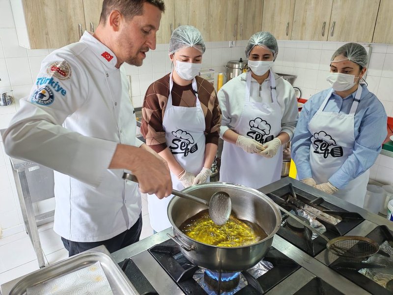 Gaziantep'te İçli Köfte Atölyesi: Gastronomi Mirası Gelecek Nesillere Aktarılıyor - Görsel 4