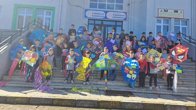 Gülyalı'da 'Maarif'in Kalbinde Çocuk' Etkinliğiyle Gökyüzü Renklendi