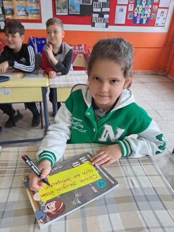 Gülyalı'da 'Maarif'in Kalbinde Çocuk' Etkinliğiyle Gökyüzü Renklendi - Görsel 2