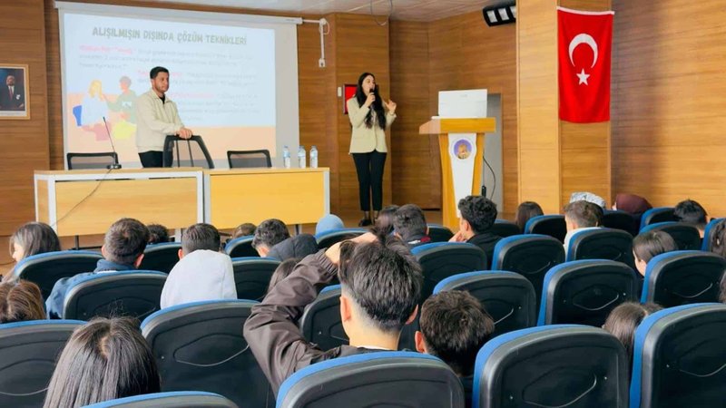 Gürpınar'da YKS'ye Hazırlanan Öğrencilere Motivasyon Semineri - Görsel 3