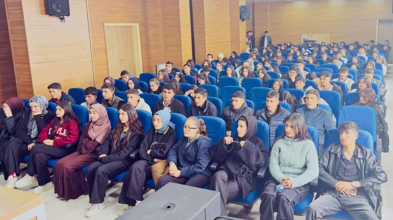 Gürpınar'da YKS'ye Hazırlanan Öğrencilere Motivasyon Semineri - Görsel 4