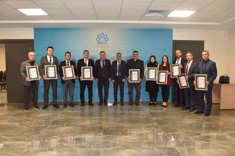 Konya İl Milli Eğitim Müdürü Murat Yiğit'ten Okullara ISO Sertifikaları - Görsel 2