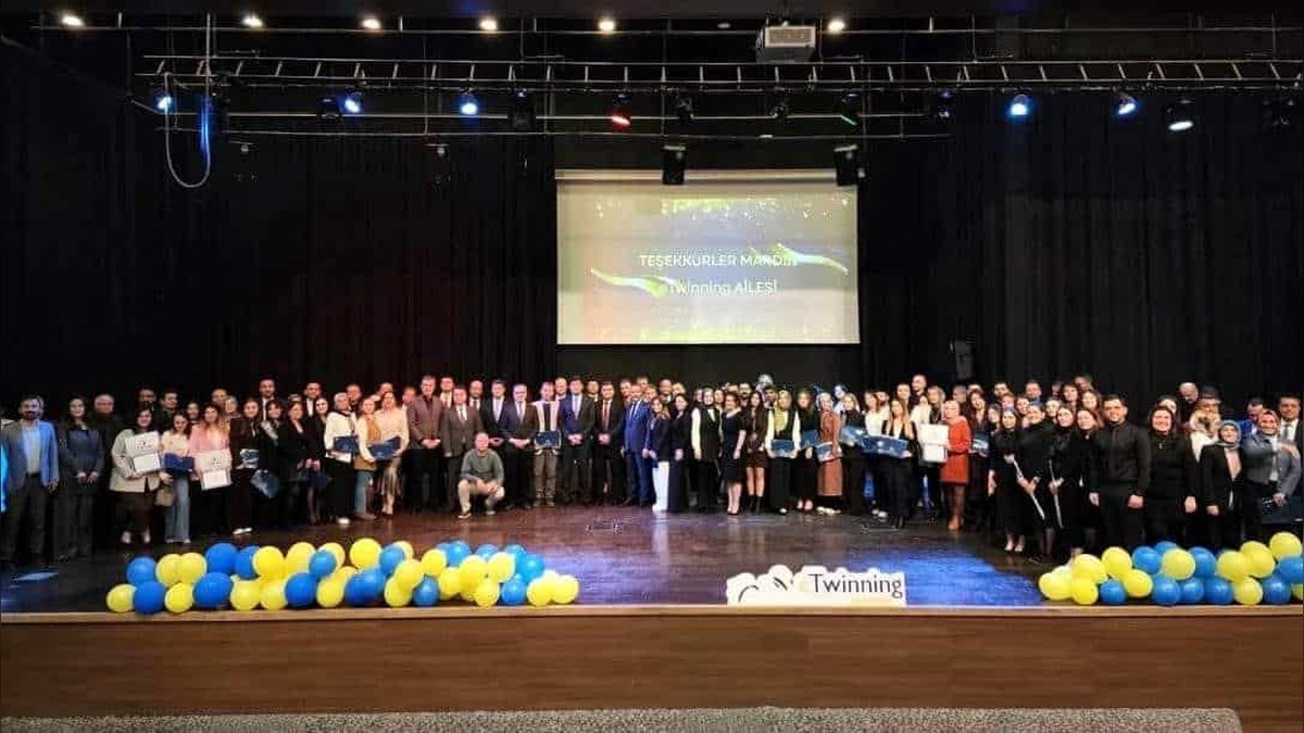 Mardin'de Dijital Köprüler Kuruldu: 118 Öğretmene eTwinning Kalite Etiketi Verildi