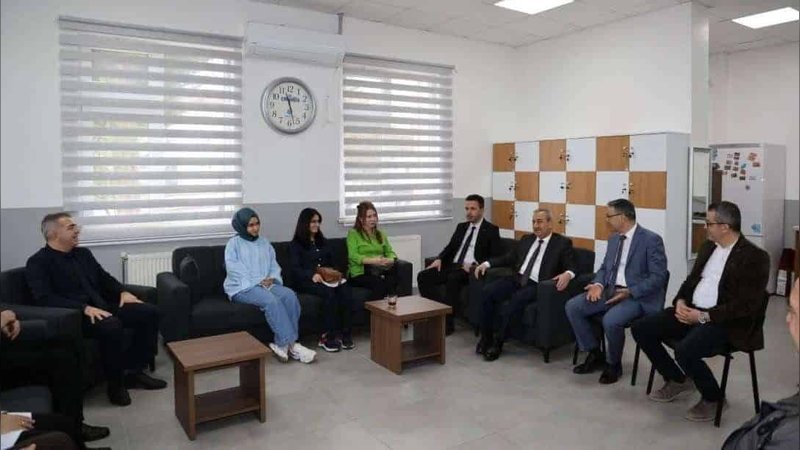 Safranbolu'da Eğitim Buluşması: İlçe Milli Eğitim Müdürü Öğretmenlerle Bir Araya Geldi