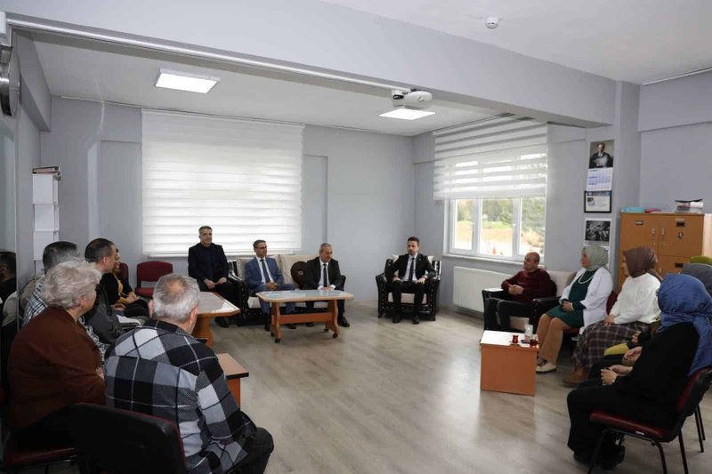 Safranbolu'da Eğitim Buluşması: İlçe Milli Eğitim Müdürü Öğretmenlerle Bir Araya Geldi - Görsel 2