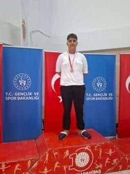 Sandıklı'dan Yüzme Başarısı: Öğrenciler İlçe Milli Eğitim Müdürü'nü Ziyaret Etti - Görsel 2