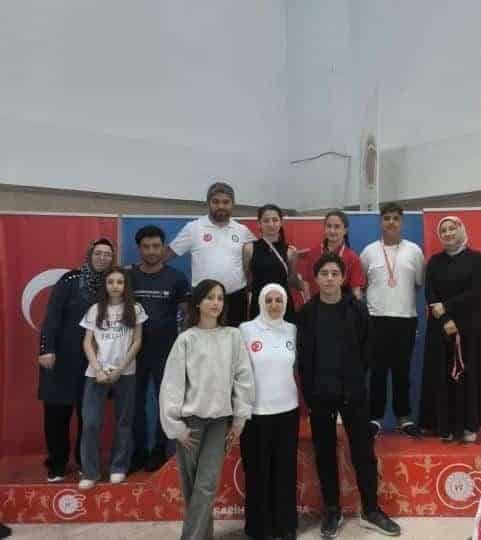 Sandıklı'dan Yüzme Başarısı: Öğrenciler İlçe Milli Eğitim Müdürü'nü Ziyaret Etti - Görsel 4