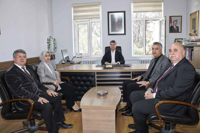 Vali Önder Bakan, Gümüşhacıköy Anadolu İmam Hatip Lisesini Ziyaret Etti - Görsel 2