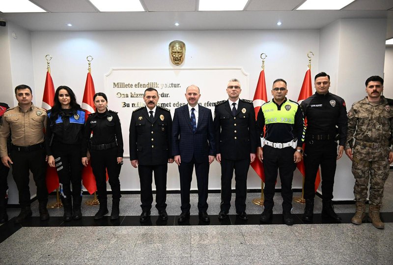 Vali Serdengeçti, Polis Teşkilatı'nın 181. Yıl Dönümü Nedeniyle Emniyet Müdürünü Kabul Etti - Görsel 2
