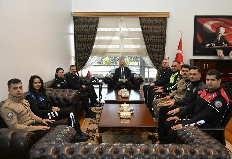 Vali Serdengeçti, Polis Teşkilatı'nın 181. Yıl Dönümü Nedeniyle Emniyet Müdürünü Kabul Etti - Görsel 3