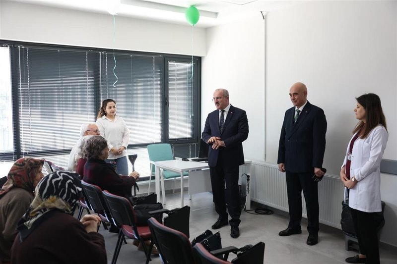 Vali Toraman ve İl Sağlık Müdürü Görgülü'den Barbaros Sağlıklı Hayat Merkezi'ne Ziyaret - Görsel 2