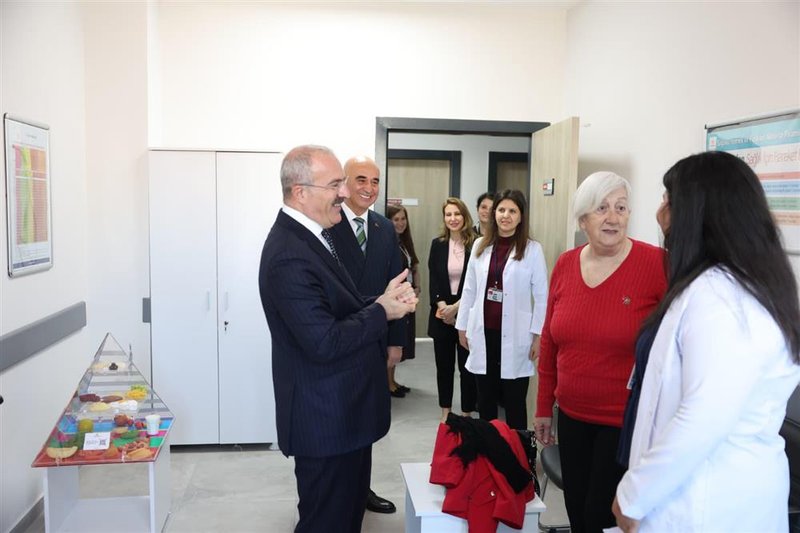Vali Toraman ve İl Sağlık Müdürü Görgülü'den Barbaros Sağlıklı Hayat Merkezi'ne Ziyaret - Görsel 4