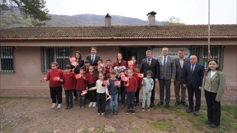 Vali ve İl Milli Eğitim Müdürü Okulları Ziyaret Etti, Öğrencilerle Buluştu