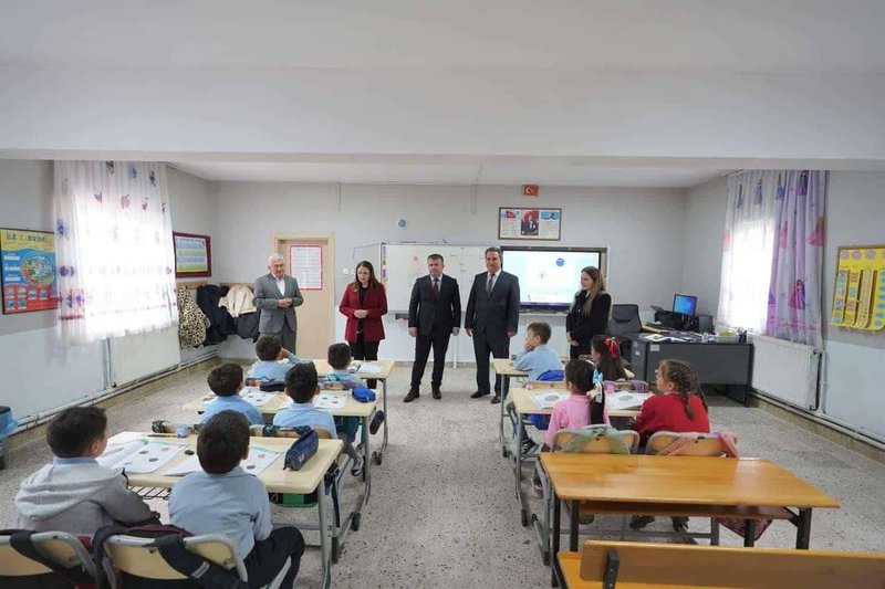 Vali ve İl Milli Eğitim Müdürü Okulları Ziyaret Etti, Öğrencilerle Buluştu - Görsel 5