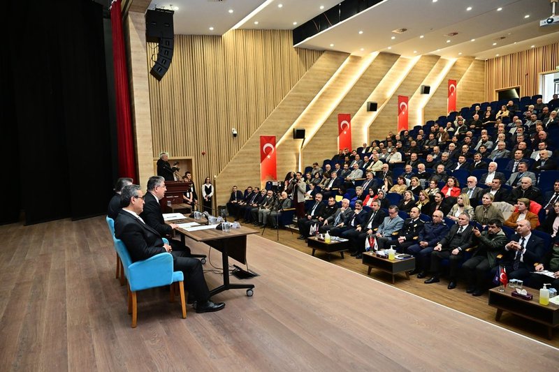 Vali Yılmaz Muhtarlarla Buluştu: Güvenlikten Sağlığa Önemli Konular Ele Alındı - Görsel 2