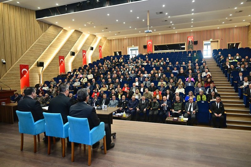 Vali Yılmaz Muhtarlarla Buluştu: Güvenlikten Sağlığa Önemli Konular Ele Alındı - Görsel 3