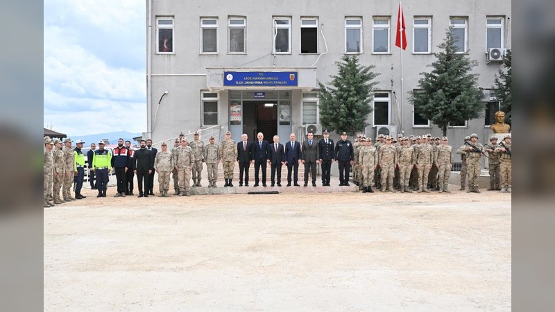 Vali Zorluoğlu Lice'de Öğretmenevi İnşaatını İnceledi, Kütüphane Durumunu Değerlendirdi