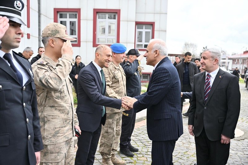 Vali Zorluoğlu Lice'de Öğretmenevi İnşaatını İnceledi, Kütüphane Durumunu Değerlendirdi - Görsel 2