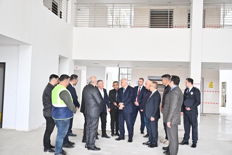 Vali Zorluoğlu Lice'de Öğretmenevi İnşaatını İnceledi, Kütüphane Durumunu Değerlendirdi - Görsel 4