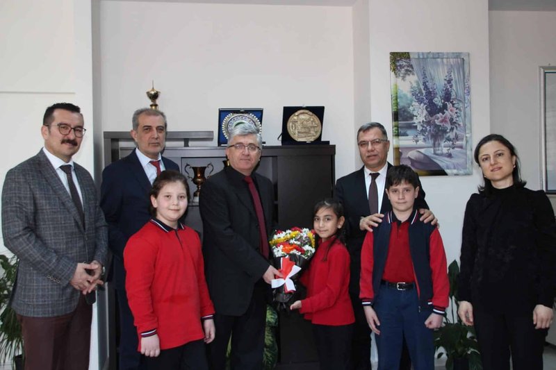 Yozgat İl Milli Eğitim Müdürlüğü ve Atatürk İlkokulu'ndan Sağlık Çalışanlarına Ziyaret - Görsel 3