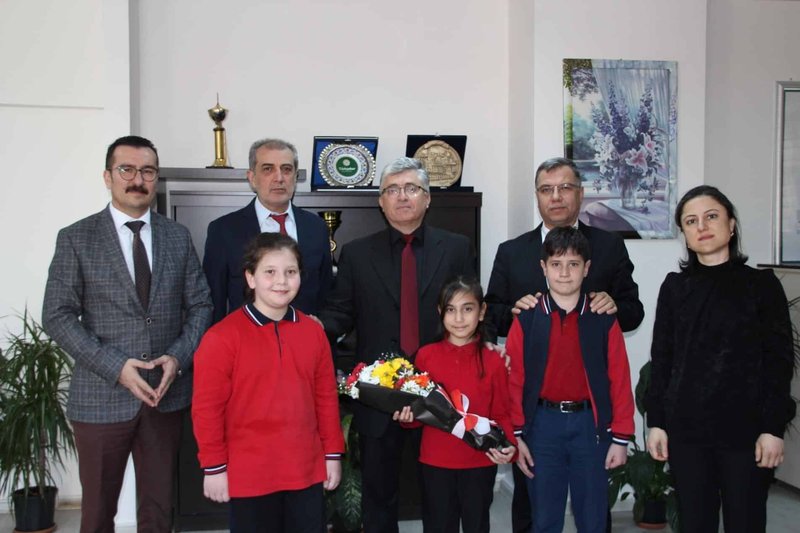 Yozgat İl Milli Eğitim Müdürlüğü ve Atatürk İlkokulu'ndan Sağlık Çalışanlarına Ziyaret - Görsel 4