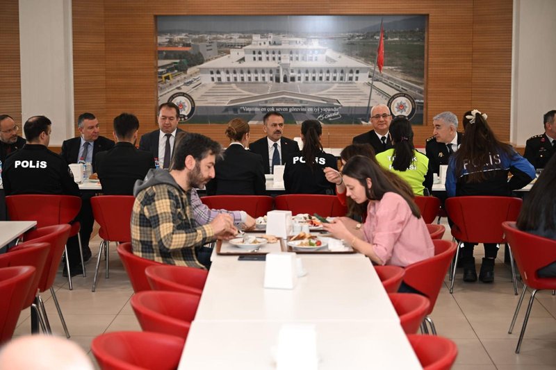 Vali Aktaş, Polis Teşkilatı'nın 181. Yıl Dönümünde Emniyet Personeliyle Buluştu - Görsel 2