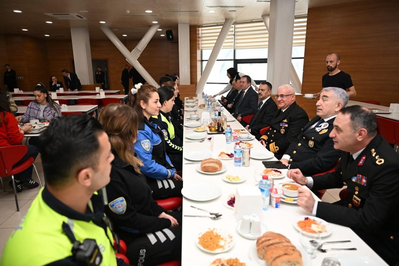 Vali Aktaş, Polis Teşkilatı'nın 181. Yıl Dönümünde Emniyet Personeliyle Buluştu - Görsel 3