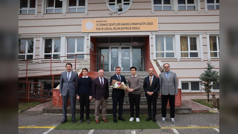 Vali Aydoğdu'dan 15 Temmuz Şehitleri Anadolu İmam Hatip Lisesi'ne Ziyaret