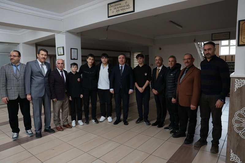 Vali Aydoğdu'dan 15 Temmuz Şehitleri Anadolu İmam Hatip Lisesi'ne Ziyaret - Görsel 4