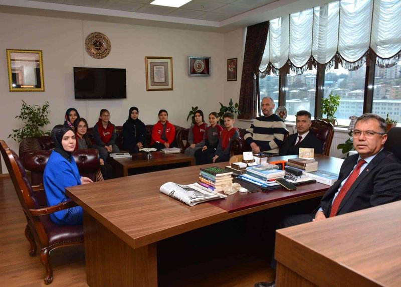 Yozgat'ta Erasmus+ Öğrencileri İl Milli Eğitim Müdürü Altınkaynak'ı Ziyaret Etti - Görsel 3