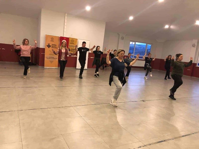 Balıkesir'de Zeybeğin Asaleti 'Toplu Güvende' Atölyesiyle Canlandı - Görsel 2