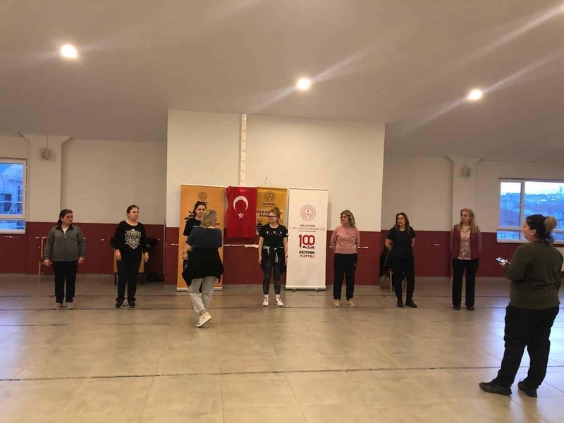 Balıkesir'de Zeybeğin Asaleti 'Toplu Güvende' Atölyesiyle Canlandı - Görsel 4